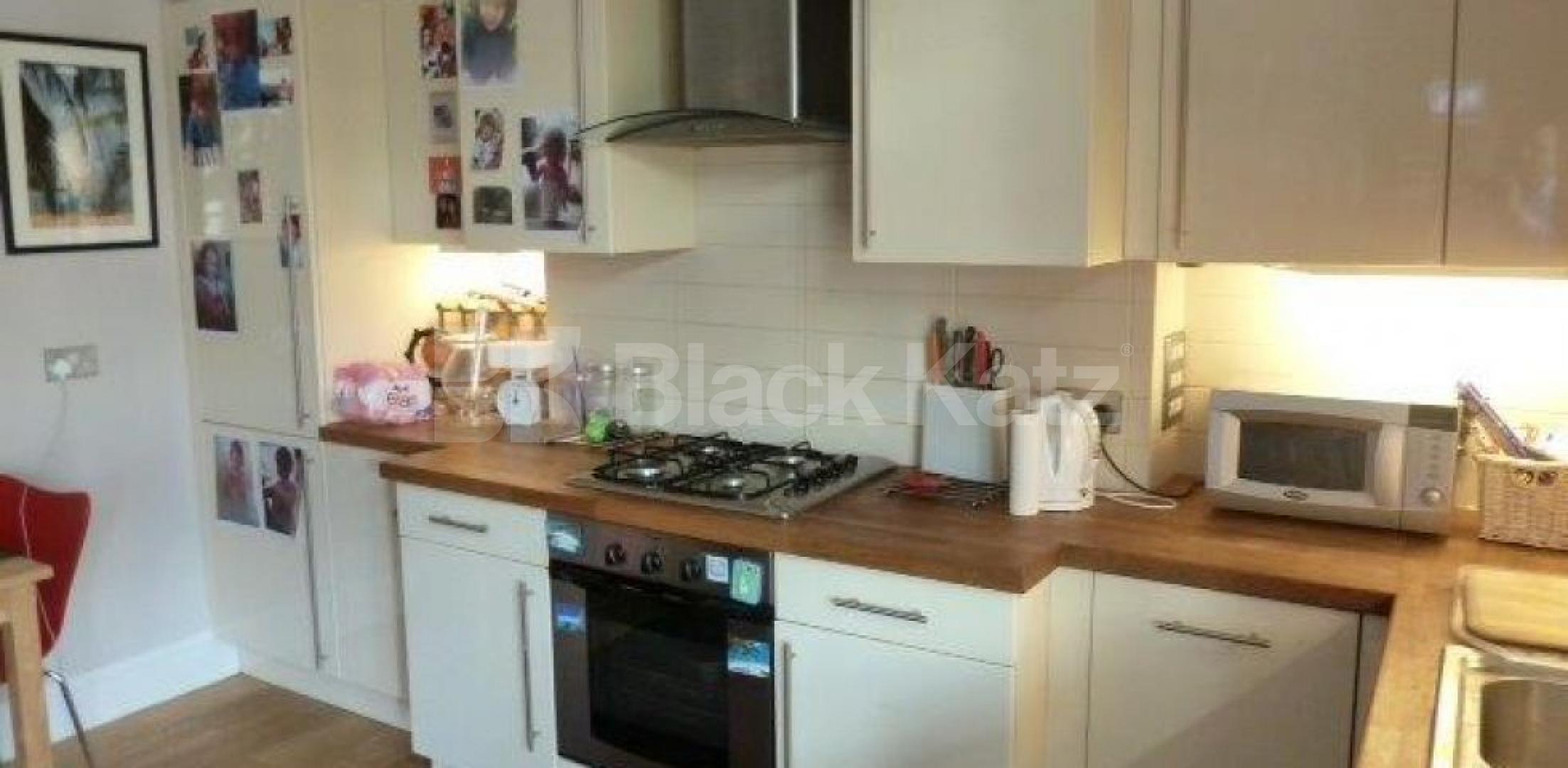 			LET AGREED, 2 Bedroom, 1 bath, 1 reception Flat			 Stapleton Hall Road, FINSBURY PARK-STROUD GREEN